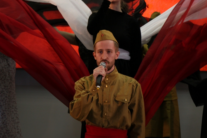 Студенты СПБГПМУ исполнили песни Победы 74