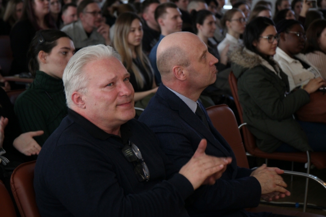 Студенты СПБГПМУ исполнили песни Победы 90