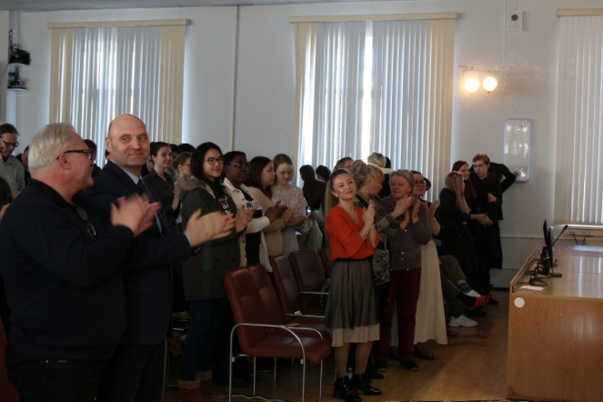 Студенты СПБГПМУ исполнили песни Победы 98