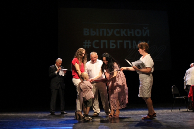 Вручение дипломов: фоторепортаж 48