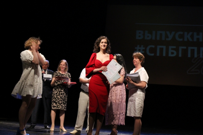 Вручение дипломов: фоторепортаж 62