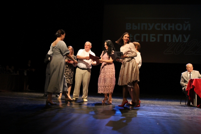 Вручение дипломов: фоторепортаж 70