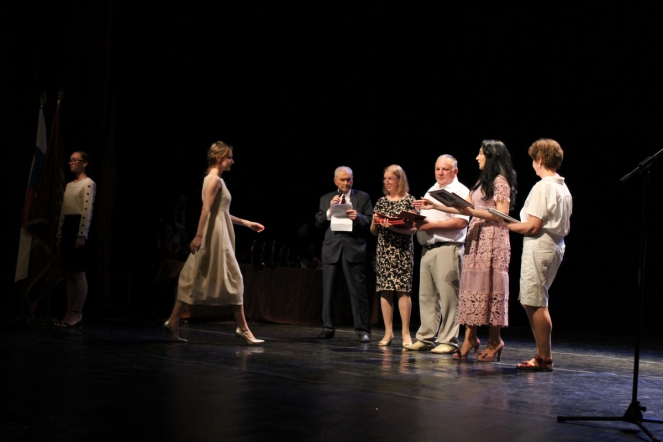 Вручение дипломов: фоторепортаж 86