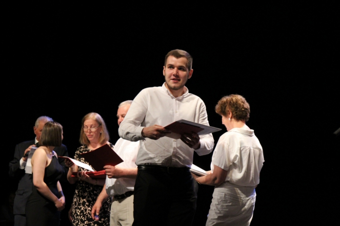 Вручение дипломов: фоторепортаж 92