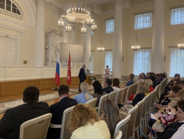 В Смольном вручили гранты на школьные лаборатории 4