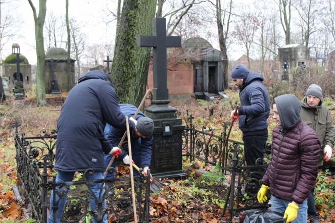 Преподаватели и студенты Педиатрического университета почтили память учителей 3
