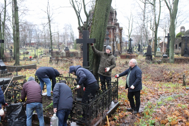 Преподаватели и студенты Педиатрического университета почтили память учителей 4