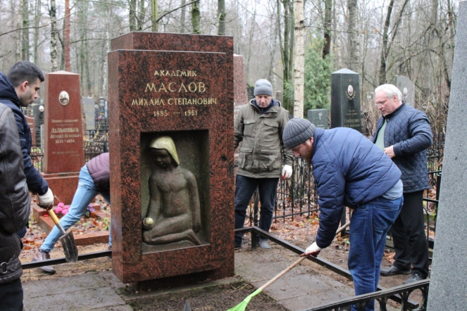 Преподаватели и студенты Педиатрического университета почтили память учителей 9