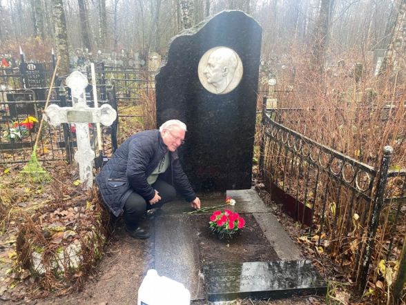 Сотрудники и студенты Педиатрического университета привели в порядок могилы академика Тура и профессора Гордеева 7