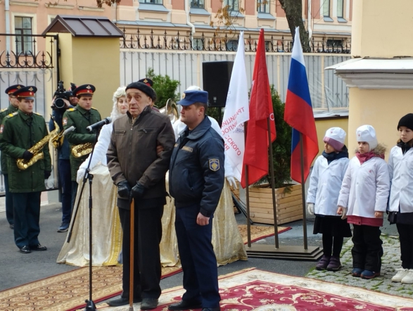 В Детской городской больнице имени Святой Марии Магдалины открыли памятник выдающемуся детскому врачу и ученому, Игорю Михайловичу Воронцову 2