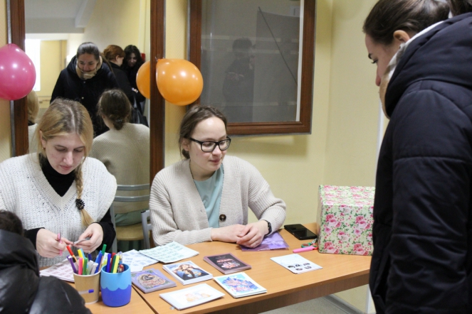 Студенты СПбГПМУ провели акцию ко Дню матери