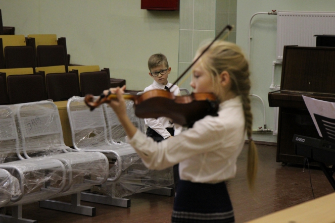 Ученики музыкальной школы №7 Выборгского района провели концерт для пациентов эндокринологического отделения Педиатрического университета 8