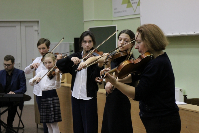 Ученики музыкальной школы №7 Выборгского района провели концерт для пациентов эндокринологического отделения Педиатрического университета 20