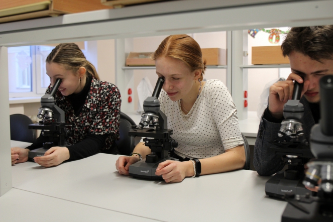 Преподаватели СПбГПМУ посетили  школу №197 с углубленным изучением химии и биологии 5