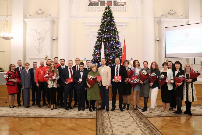 Губернатор Александр Беглов вручил награды Правительства Санкт-Петербурга лучшим волонтерам и добровольческим организациям города