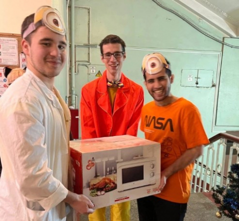 Студенты отметили Новый год в общежитиях университета 4