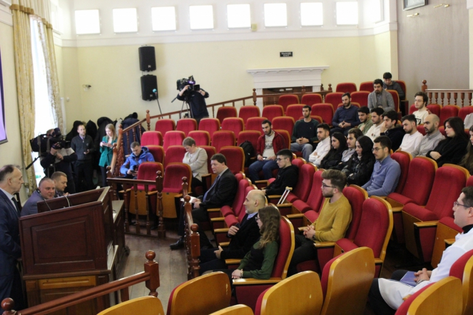 Ректор Педиатрического университета провёл встречу со студентами из Сирии и Турции