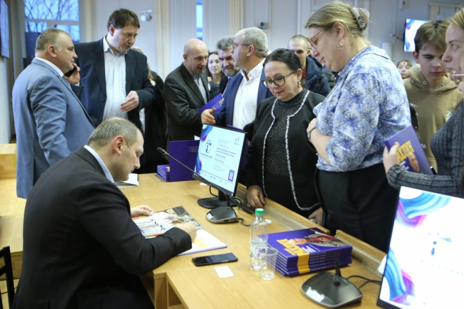 Круглый стол на тему «Книги и здоровье. Постижение смыслов и себя через чтение» прошел в Педиатрическом университете 10