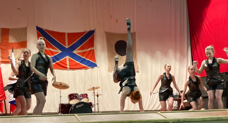 Команда творческого клуба «Гиппократ» поздравила с Днем защитника Отечества военнослужащих, проходящих срочную службу в воинской части 3