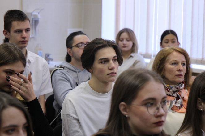 Школьники из Мурманской области посетили Педиатрический университет