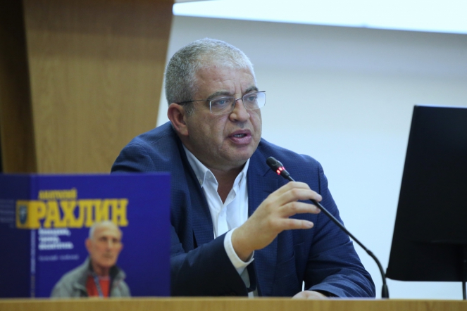 Главный врач клиники Педиатрического университета Минздрава России Виталий Резник награждён медалью Н. Ф. Филатова за выдающиеся заслуги в деле спасения детских жизней