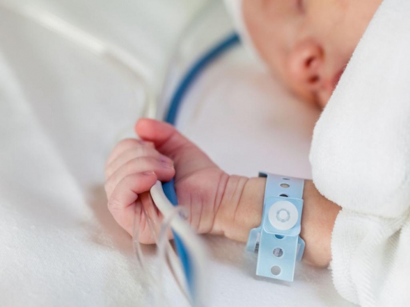 Врачи Педиатрического университета удалили новорождённому из Мурманской области огромную опухоль