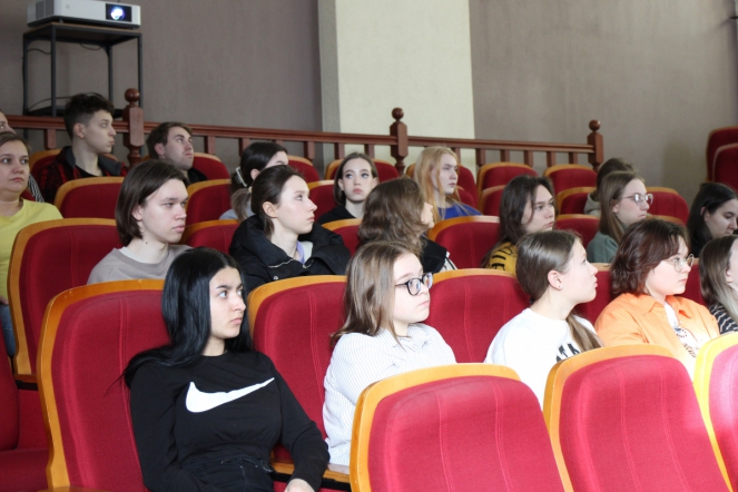 Школьники из Губкинского посетили Педиатрический университет 13