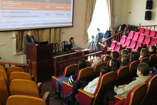 Школьники из Губкинского посетили Педиатрический университет 23