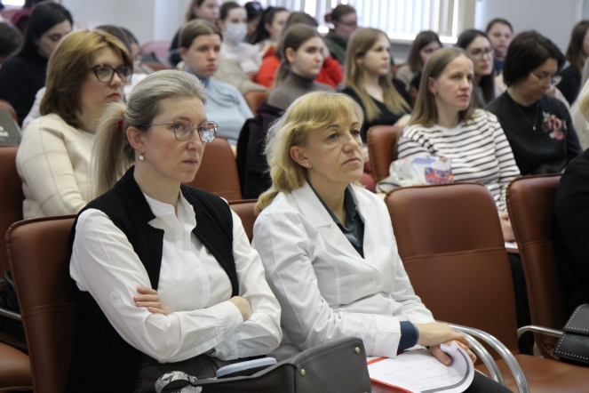 Нужны все специальности: студенты старших курсов Педиатрического университета встретились с главными врачами больниц Псковской области и представителями регионального Комитета по здравоохранению 16