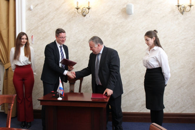 Администрация Педиатрического университета заключила соглашение о сотрудничестве с Профкомом обучающихся 25