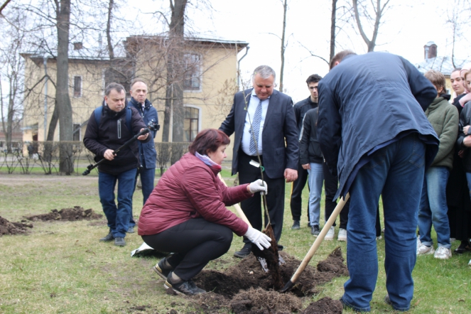 В преддверии Дня Земли в Педиатрическом университете открыли Вавиловский сквер 4