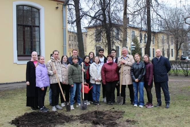 В преддверии Дня Земли в Педиатрическом университете открыли Вавиловский сквер 9