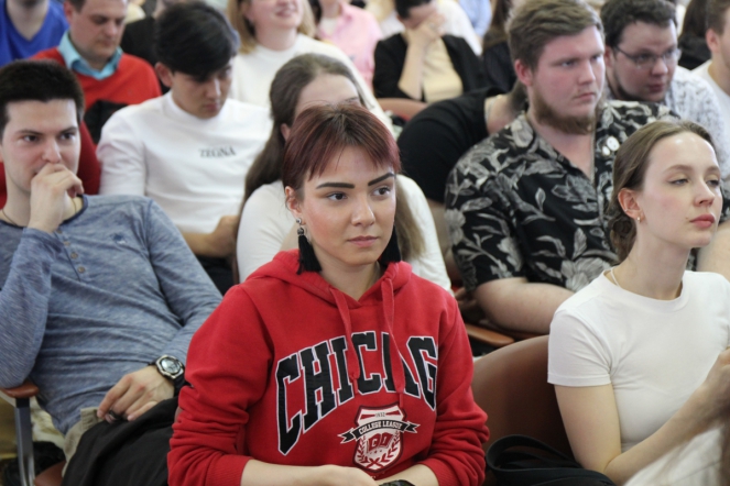 Студенты старших курсов и ординаторы  Педиатрического университета встретились с заместителем председателя Комитета по здравоохранению Санкт-Петербурга Алексеем Терешиным 10