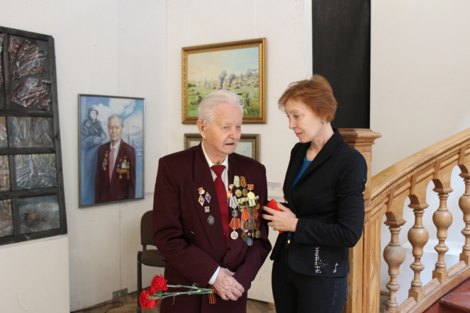 Свет Тихвинский посетил выставку ко Дню Победы в Союзе художников 3