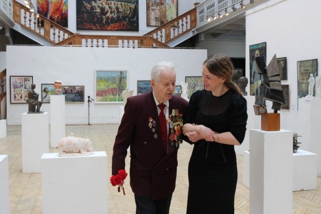 Свет Тихвинский посетил выставку ко Дню Победы в Союзе художников 4