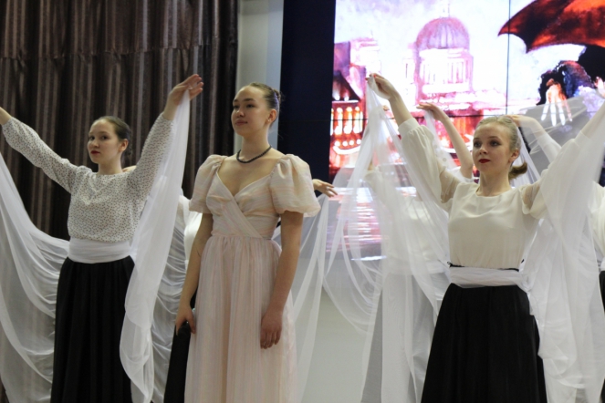 Студенты Педиатрического университета исполнили песни о мире, весне и любви к жизни 7