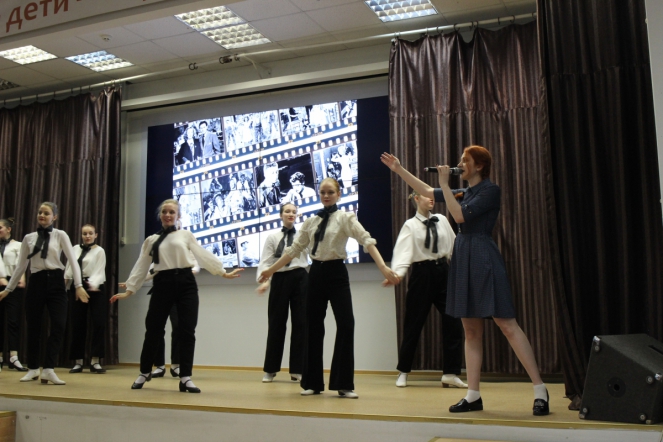 Студенты Педиатрического университета исполнили песни о мире, весне и любви к жизни 17