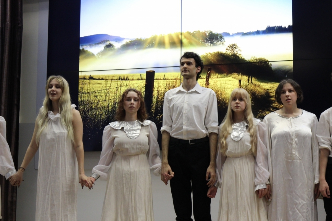 Студенты Педиатрического университета исполнили песни о мире, весне и любви к жизни 25