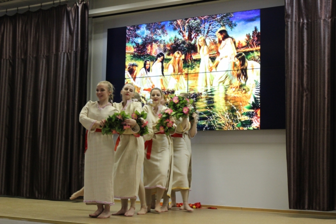 Студенты Педиатрического университета исполнили песни о мире, весне и любви к жизни 33