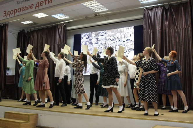 Студенты Педиатрического университета исполнили песни о мире, весне и любви к жизни