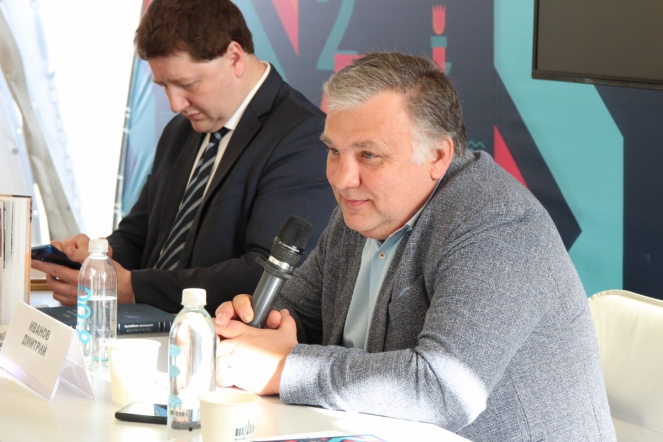 Издания Педиатрического университета представили на Петербургском книжном салоне 14