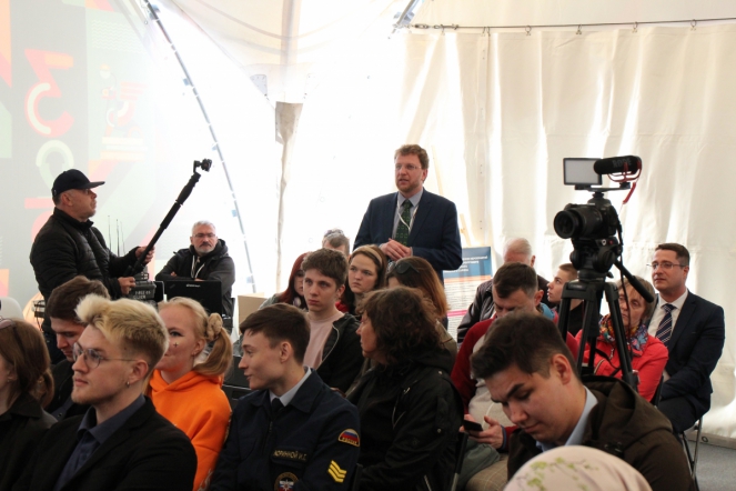 Издания Педиатрического университета представили на Петербургском книжном салоне 17