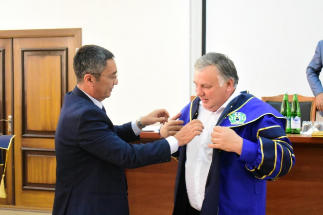 Дмитрий Иванов – почётный профессор Ташкентского Педиатрического медицинского университета 2