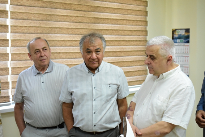 Дмитрий Иванов поздравил пациентов клиники Ташкентского педиатрического медицинского института с Днём защиты детей 3