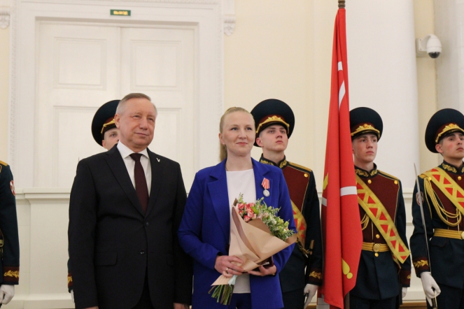 Губернатор отметил труд врачей Педиатрического университета 6