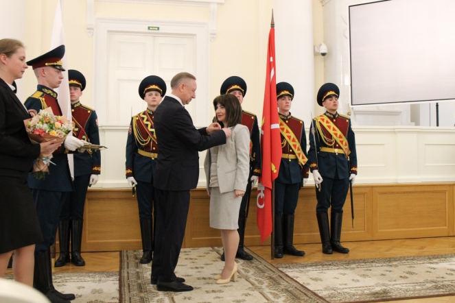 Губернатор отметил труд врачей Педиатрического университета 9