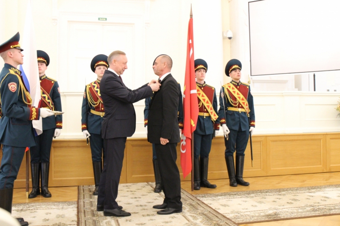 Губернатор отметил труд врачей Педиатрического университета 13