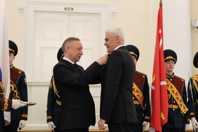 Губернатор отметил труд врачей Педиатрического университета 18