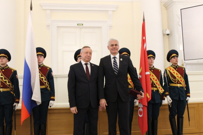 Губернатор отметил труд врачей Педиатрического университета 19