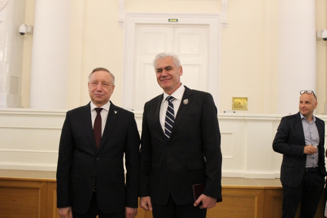 Губернатор отметил труд врачей Педиатрического университета 32